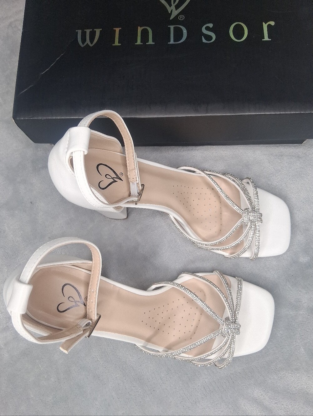 Windsor Sparkle Scene Rhinestone Strappy Faux Leather Block Heels 4" White Sz 8